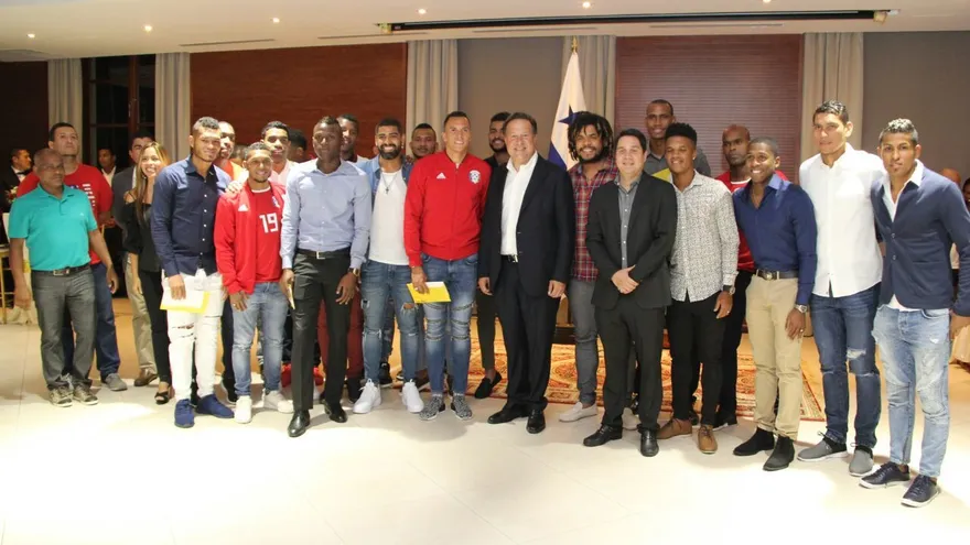 La Sele junto a Juan Carlos Varela