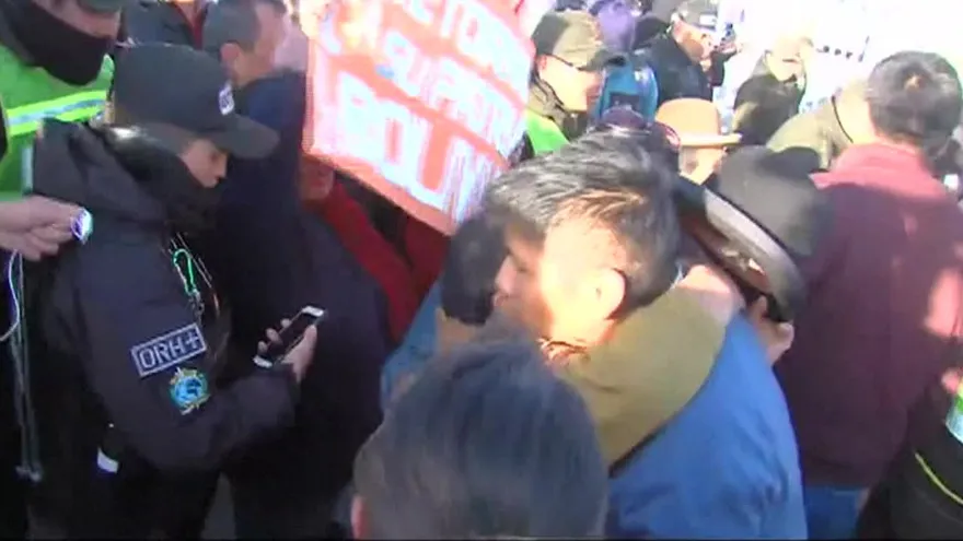 Regresan a Bolivia los nueve ciudadanos expulsados de Chile