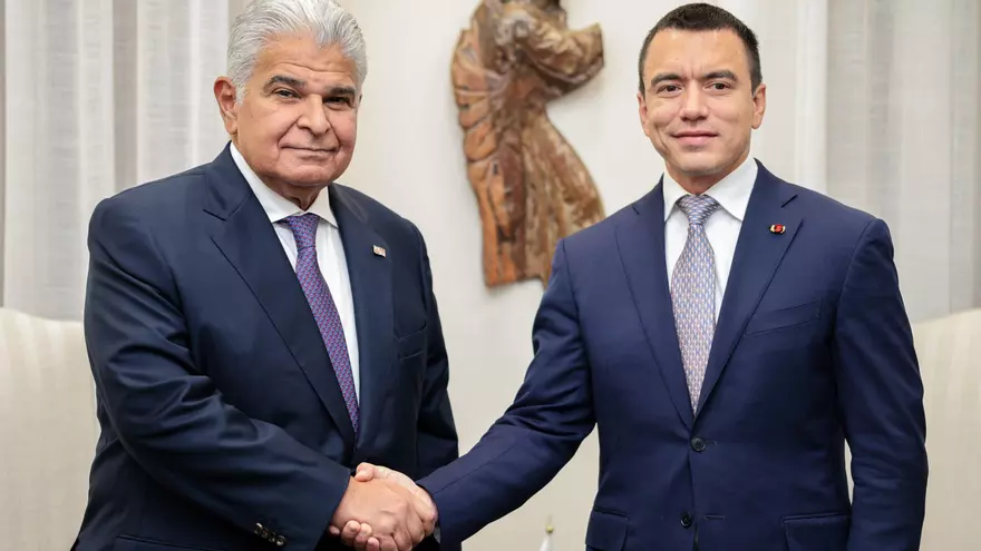 El presidente de la República, José Raúl Mulino, junto a su homólogo ecuatoriano, Daniel Noboa, durante un encuentro realizado en Sevilla, España.