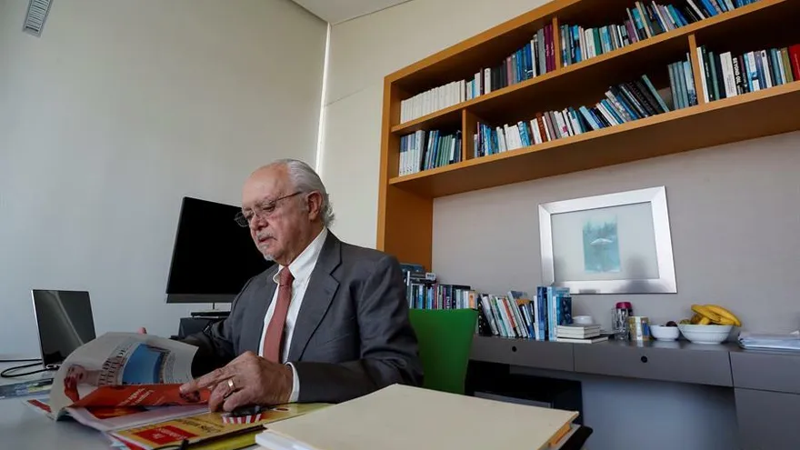 El premio Nobel de Química (1995), Mario Molina, posa en entrevista con Efe ayer viernes, 28 de septiembre de 2019, en Ciudad de México