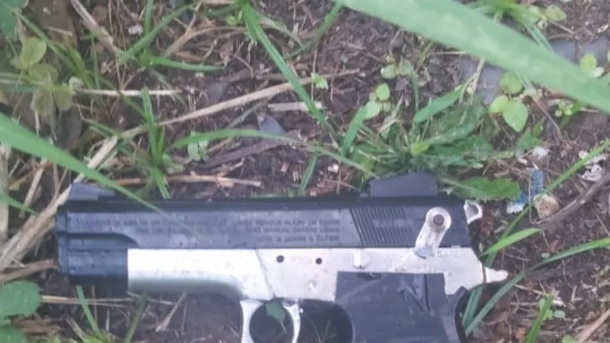 Arma decomisada  durante el operativo.