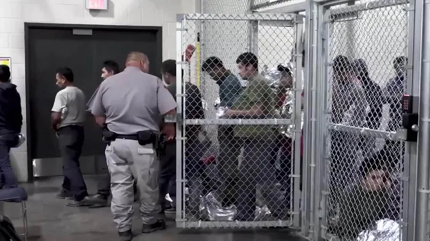 EEUU hará controles médicos a niños migrantes en custodia