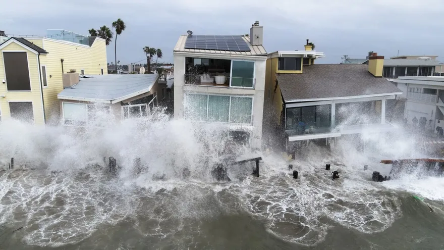 Costa oeste de EEUU se recupera de los destrozos provocados por la tormenta Rachel