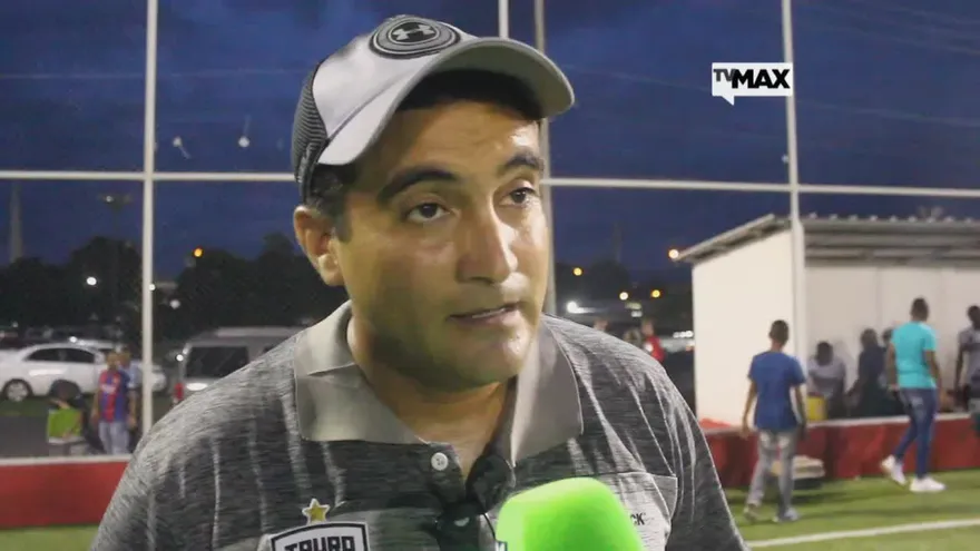 Javier Ainstein el DT de las Reservas del Tauro