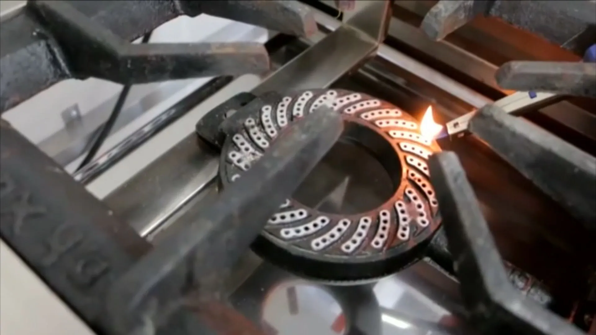 Encendido de estufa a gas.