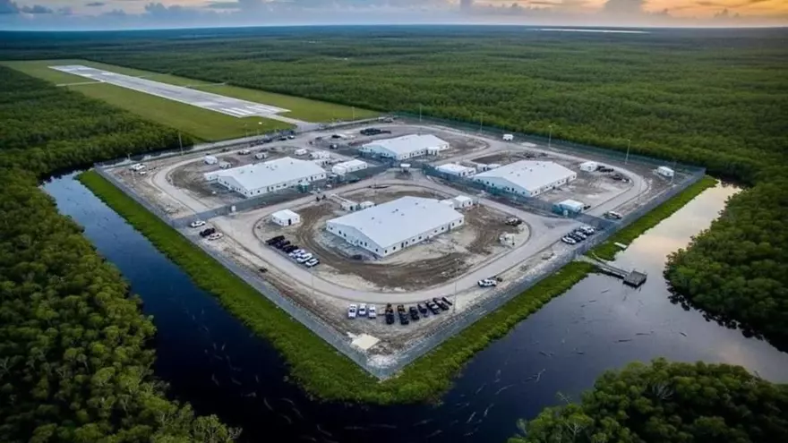 El centro de detención migratorio Everglades, nombrado 'Alcatraz de los Caimanes'