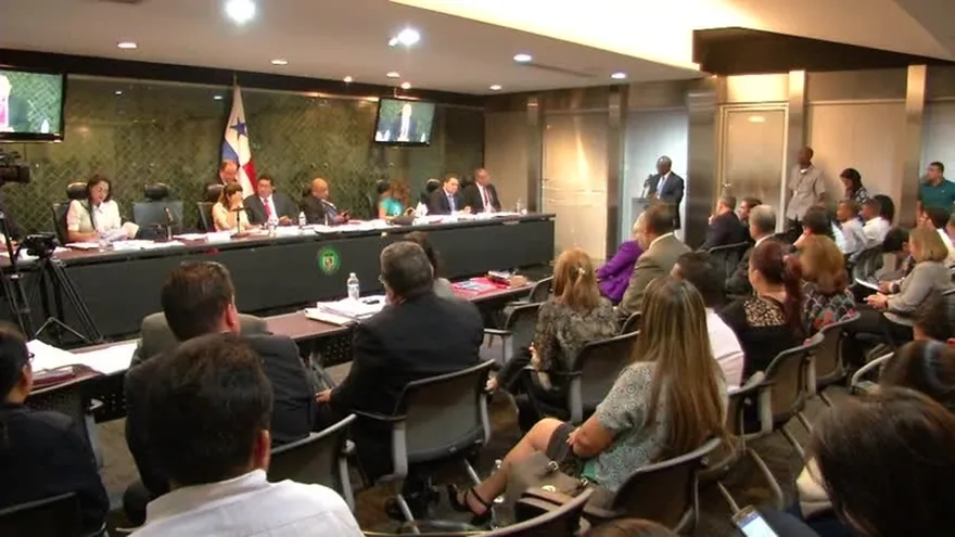 Comisión de Credenciales recomienda ratificación de Cedalise y Russo