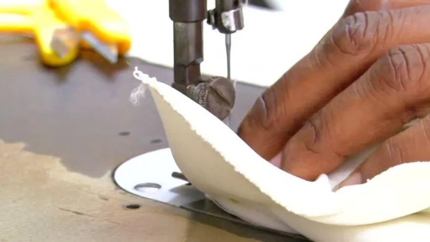 El arte detrás de la confección de uniformes para desfiles patrios. TVN