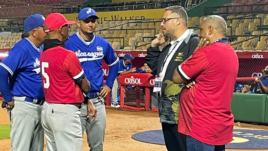 Dirigentes de las selecciones U18 de Panamá y Nicaragua se reúnen conversan con encargados del Premundial