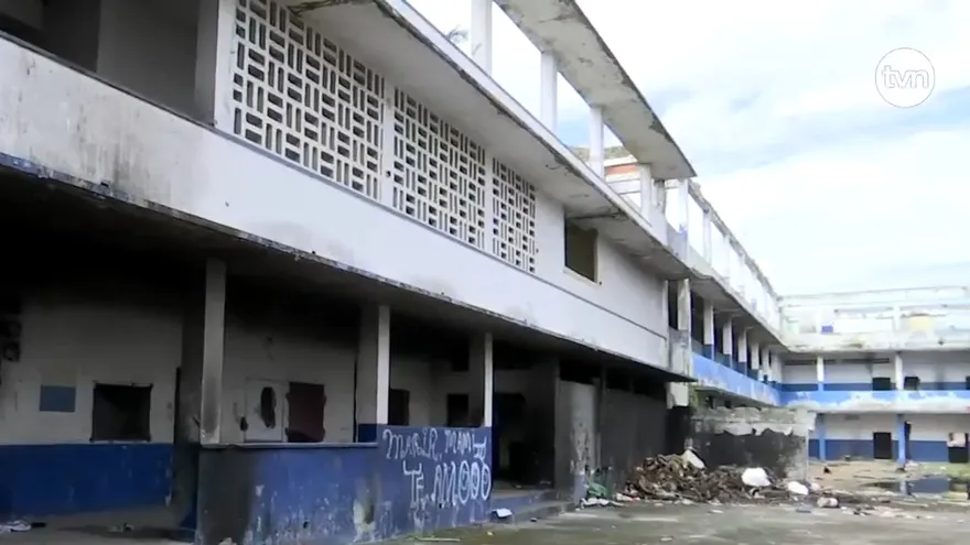 Trabajos de limpieza en antigua escuela Rep. De Venezuela