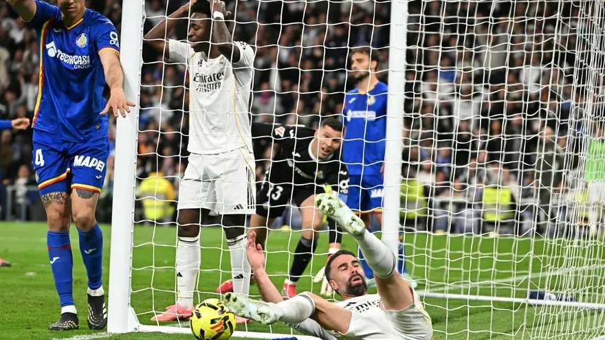 Dani Carvajal cae durante el partido entre Real Madrid y Getafe