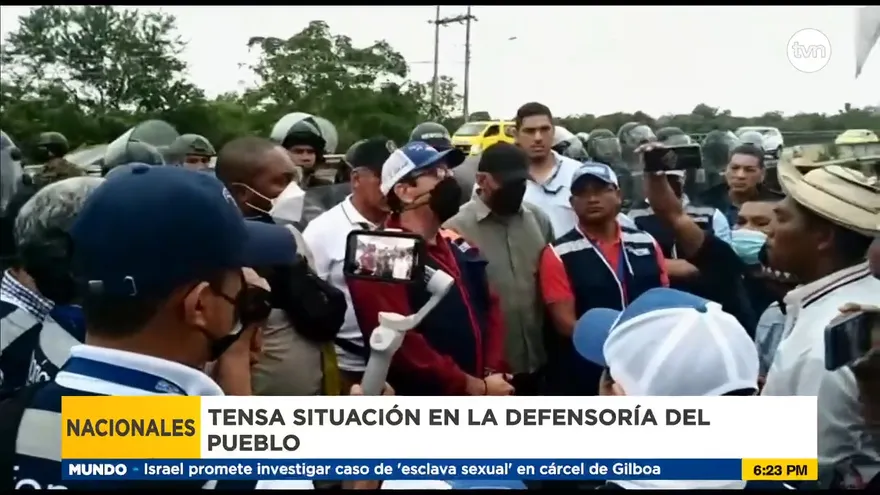 Tensa situación se vivió en la sede de la Defensoría.