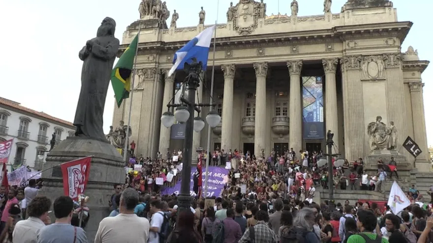Brasileñas reclaman derecho a pastilla del día después