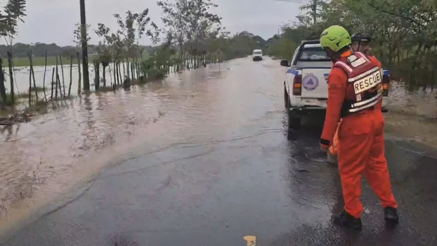 El río David registró una de las crecidas más fuertes de la actual temporada lluviosa, sin que se reportaran afectaciones directas en algunas de las urbanizaciones o comunidades cercanas al afluente.