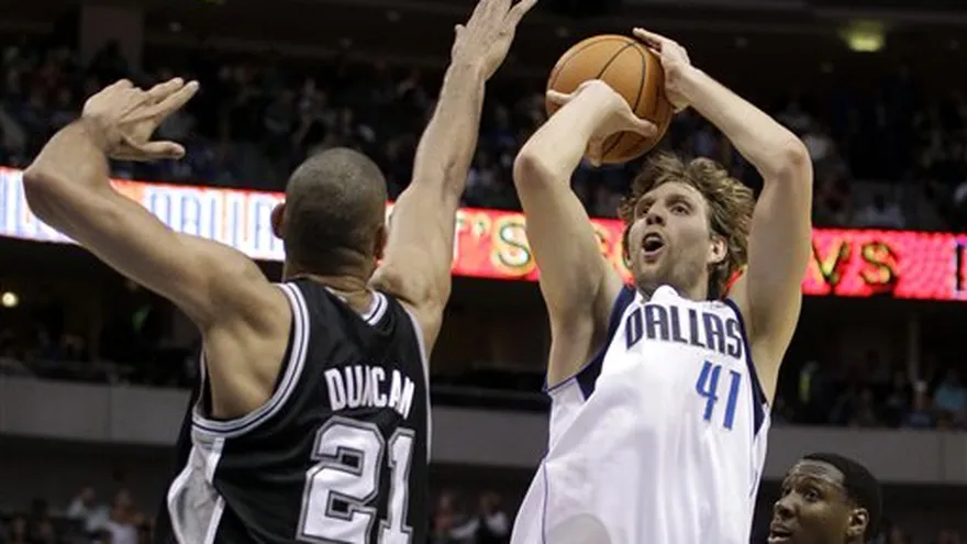 Mavericks 106, Spurs 99; Nowitzki aporta 27 al triunfo