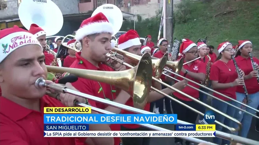 Realizan desfile de Navidad en San Miguelito