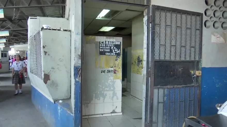 Terminal de transporte de Colón en medio del abandono