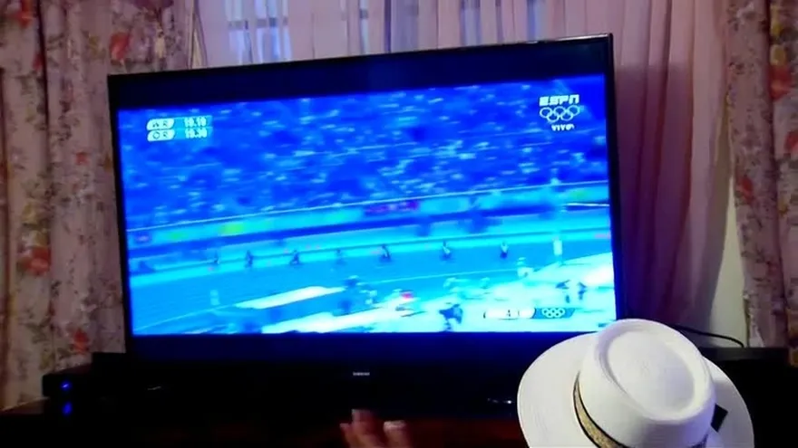 Familiares de Alonso Edward celebran clasificación a semifinal