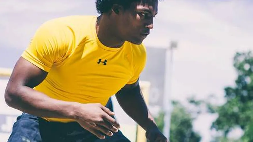 Israel Duffus gana el Kombat Playa