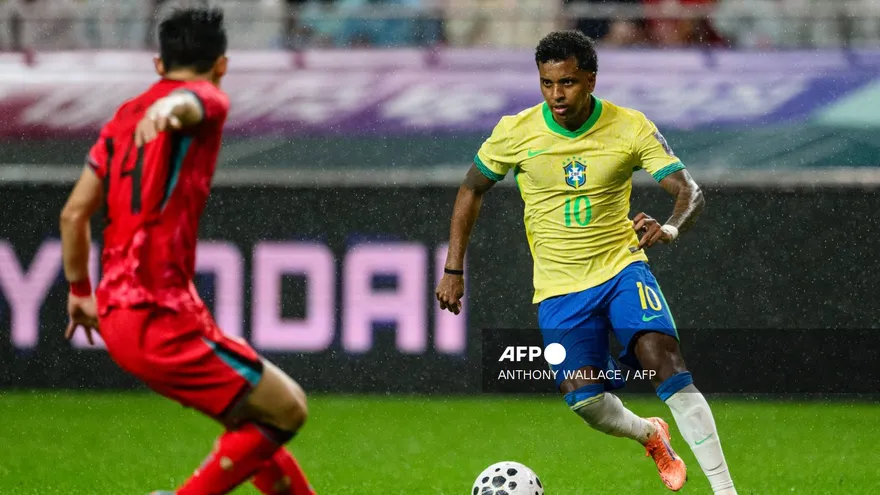 Corea del Sur vs Brasil - Rodrygo traslada el esférico