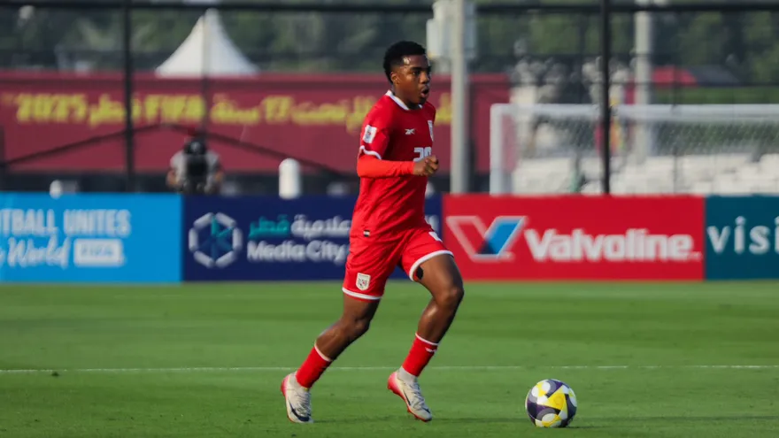 Moisés Richards en partido contra Irlanda en el Mundial de Catar Sub17