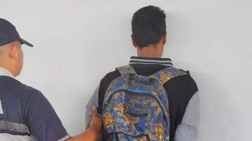 Hombre capturado por la Policía Nacional pro agredir a una funcionaria y robar computadoras del Ministerio de Salud