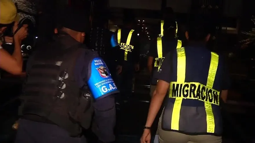 Operativo de Migración en Calle Uruguay