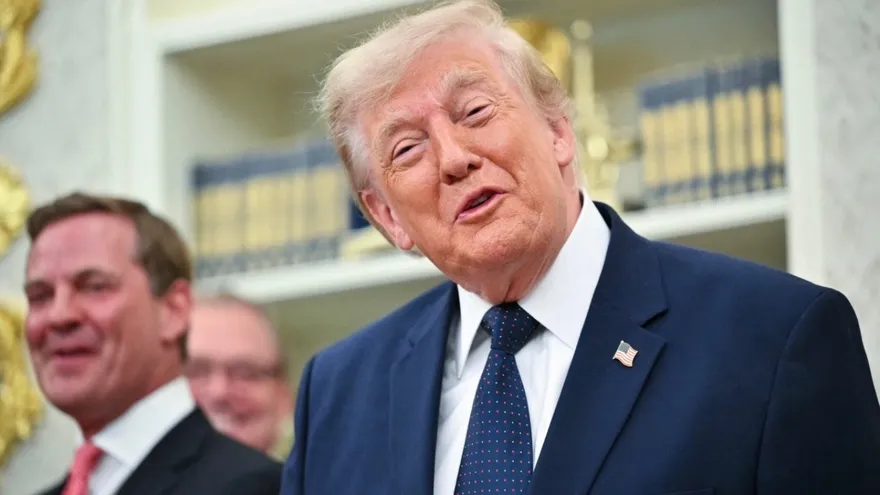 Trump reveals new White House renovation project: a helipad