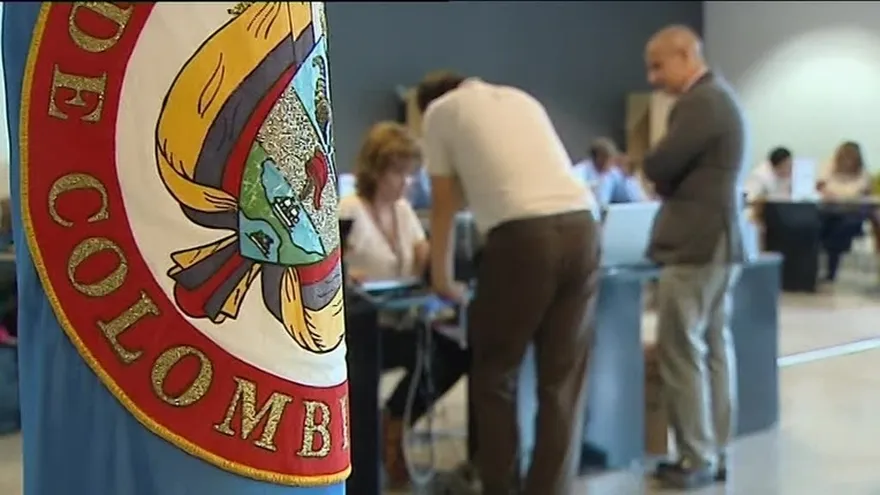 Colombianos en Valencia votan en plebiscito sobre acuerdo de paz