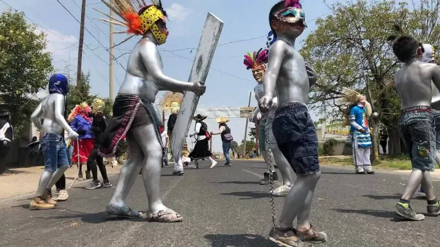 Mexicanos danzan para que se calme el volcán