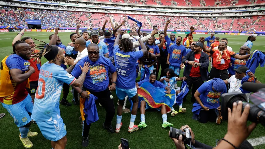 Integrantes de la Selección de la República Democrática del Congo celeran su clasiificación al Mundial 2026
