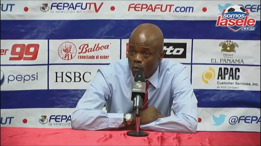Julio Dely Valdés en conferencia de prensa