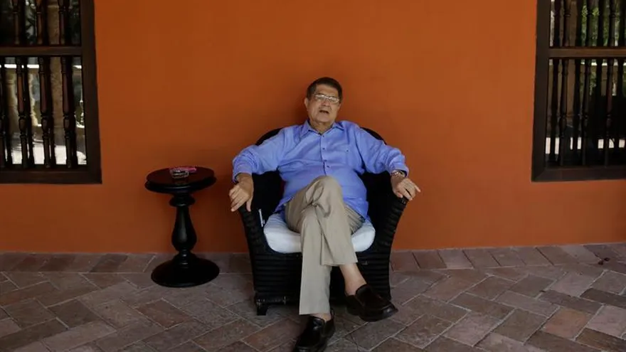 El escritor nicaragüense Sergio Ramírez durante una entrevista con Efe, en el marco de la primera jornada de la XIII edición del Hay Festival de Cartagena (Colombia).