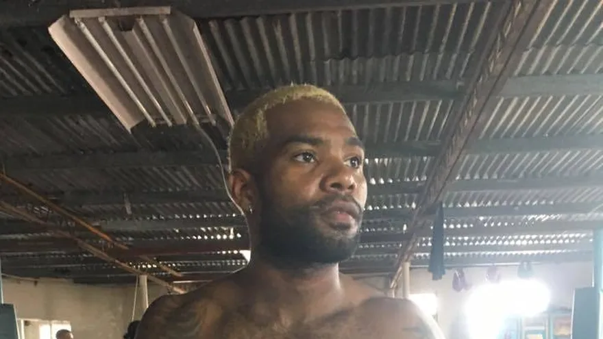 "El Invisible" Corrales parte mañana a Japón para su combate ante Uchiyama