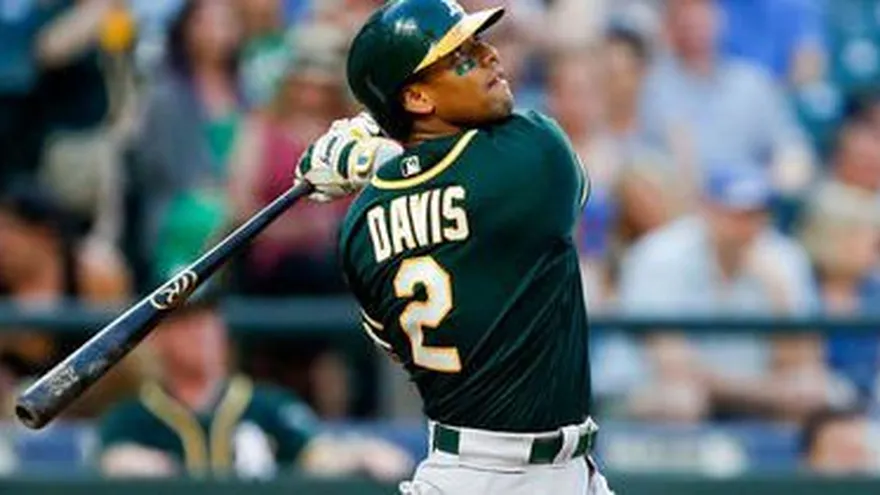 Khris Davis gana Premio Edgar Martínez como mejor bateador designado del 2018