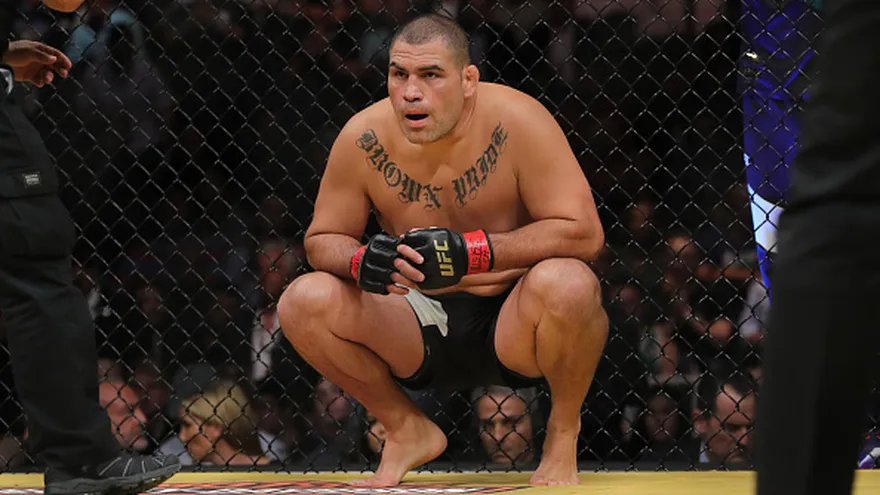 Caín Velásquez a cirugía.