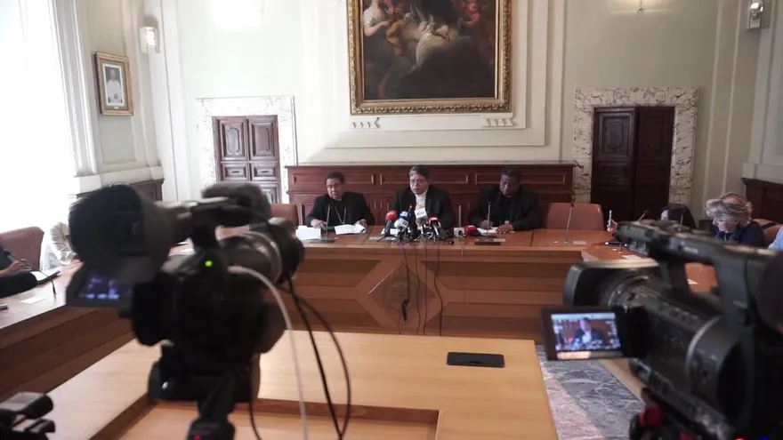 Papa insta a obispos venezolanos a ayudar “al pueblo que sufre”