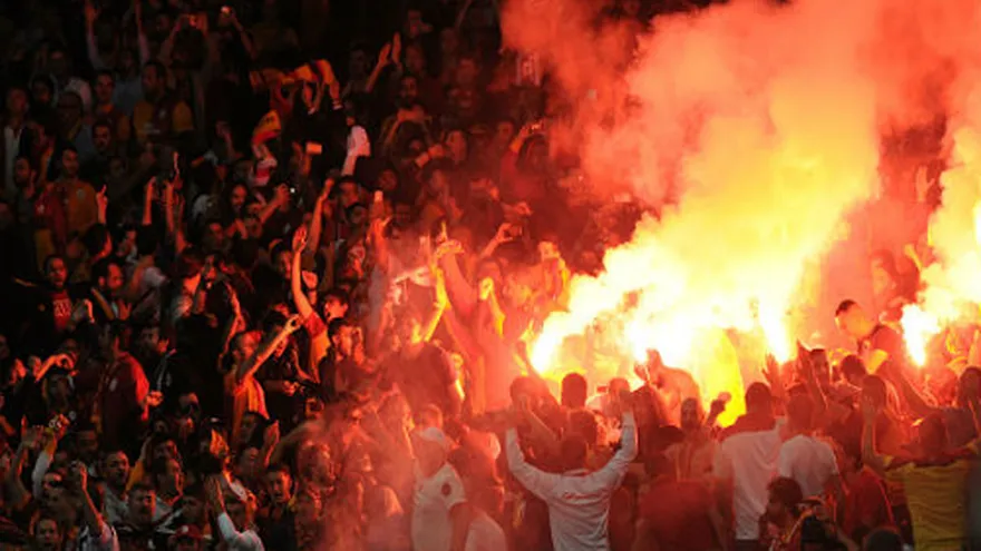 UEFA investiga desórdenes en Champions