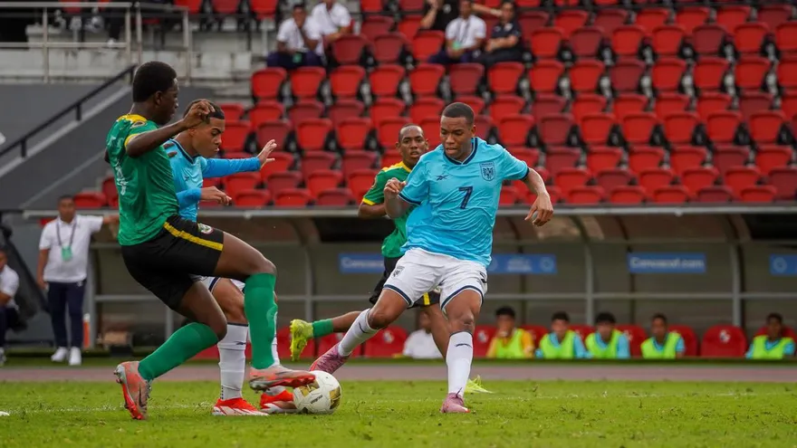 Acción del partido entre Panamá y Dominica en el Premundial Sub-17 de Concacaf
