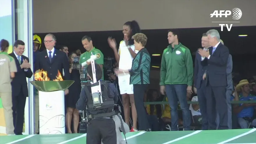 La llama olímpica flamea en Brasil