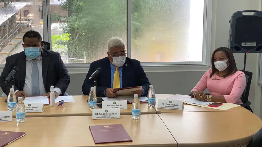 Diputados de la Comisión de Comunicación y Transporte.