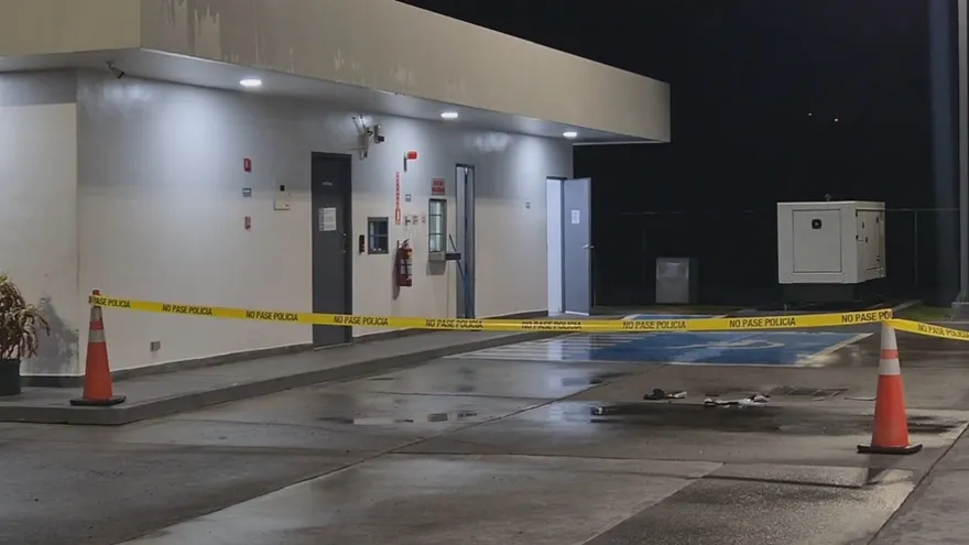 Despachador de combustible sufre violento asalto y lo dejan 