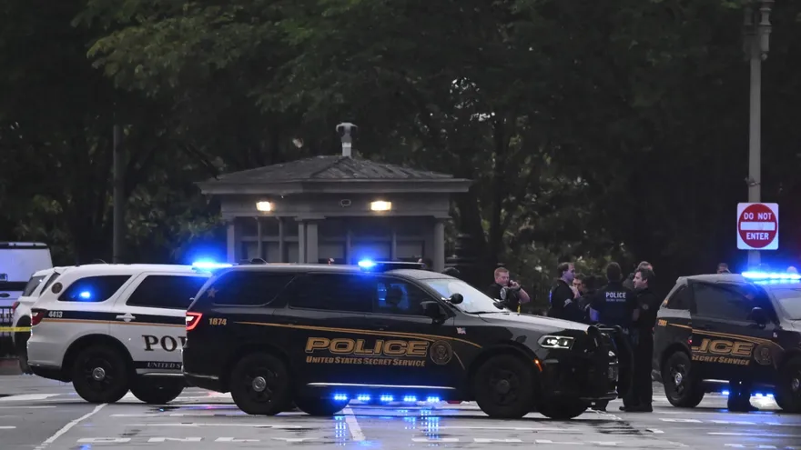 Muere el hombre que disparó frente a la Casa Blanca, según medios de EEUU