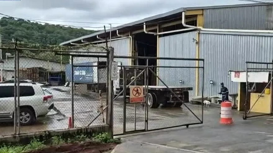 Hombre muere aplastado por plancha de metal en accidente laboral en La Chorrera