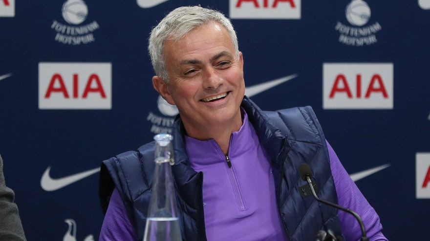 Mourinho se muestra "más fuerte" y "humilde" en su presentación con Tottenham