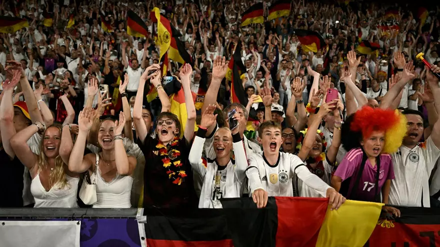 Afición de Alemania en la Euro femenina 2025
