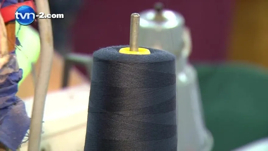 Miles de banderas se confeccionan en el IPHE