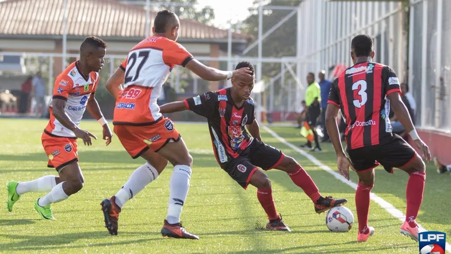 El Sporting consigue la victoria ante el Tauro fc