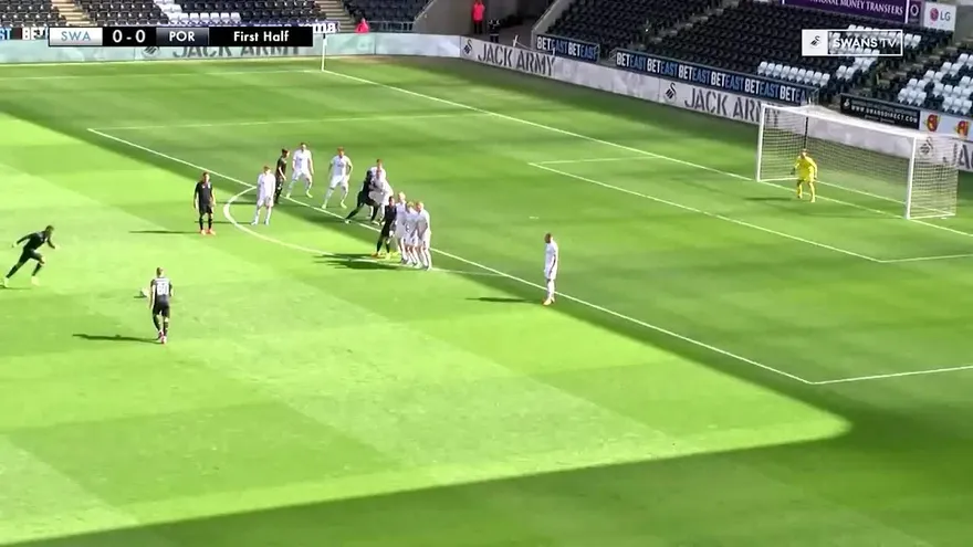 Actuación de Ismael Díaz en la semifinal de la Premier League International Cup