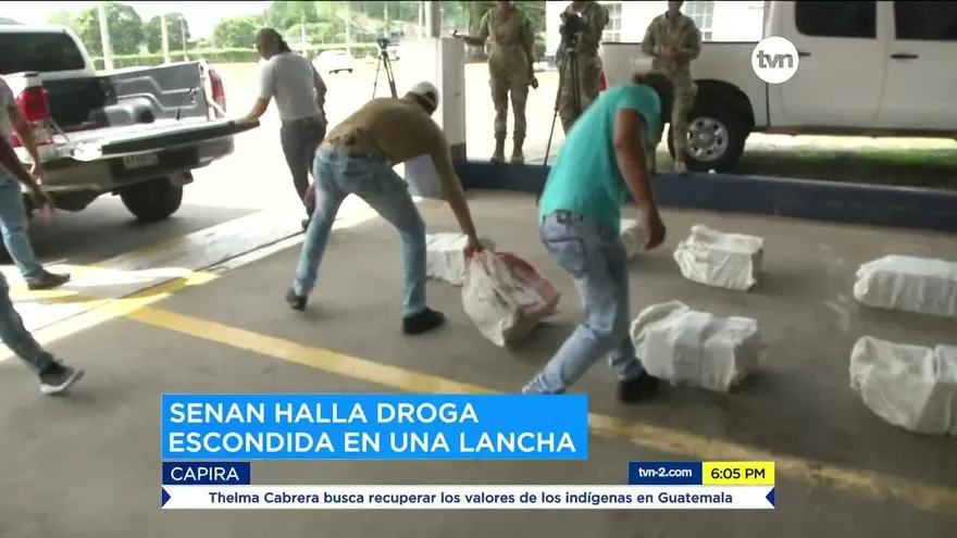 Encuentran lancha abandonada con 165 paquetes de droga